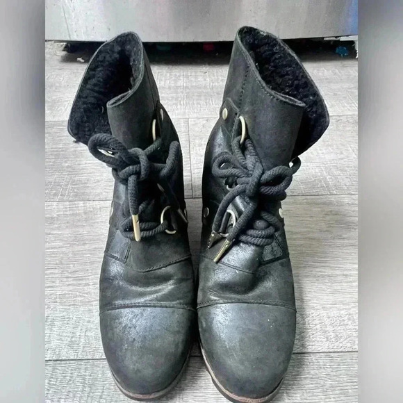 Sorel Addington Holiday Lace Up Waterproof Shearling Black Booties Size 8.5 - Picture 5 of 6